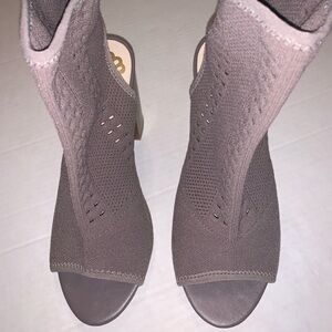 Fergalicious shoes size 7.5M